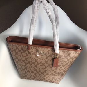 NWT Coach Zip Tote 👜